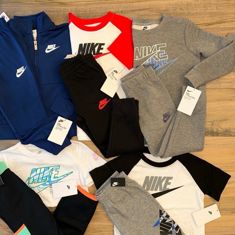Nike boys size 5 new bundle sweatshirt and sweatpants shirts and shorts
